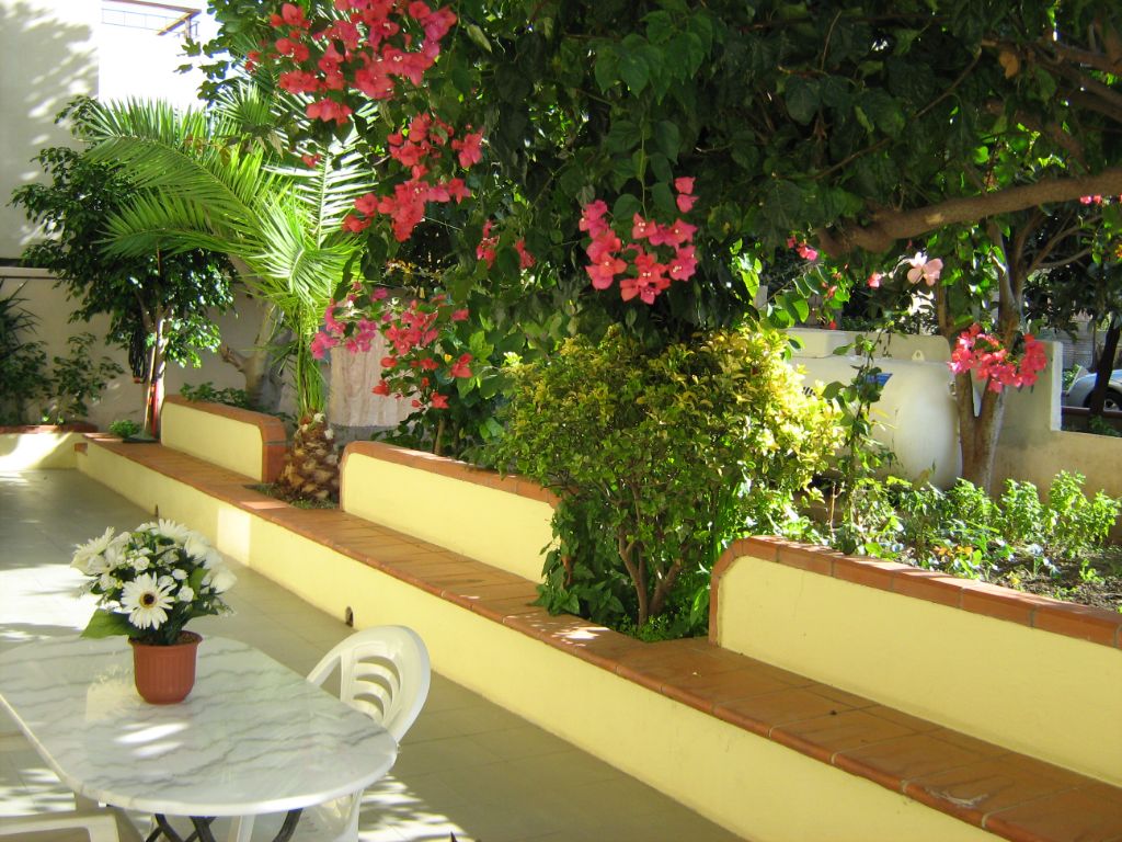Cortile Fiorito B&B Al Cedir 1